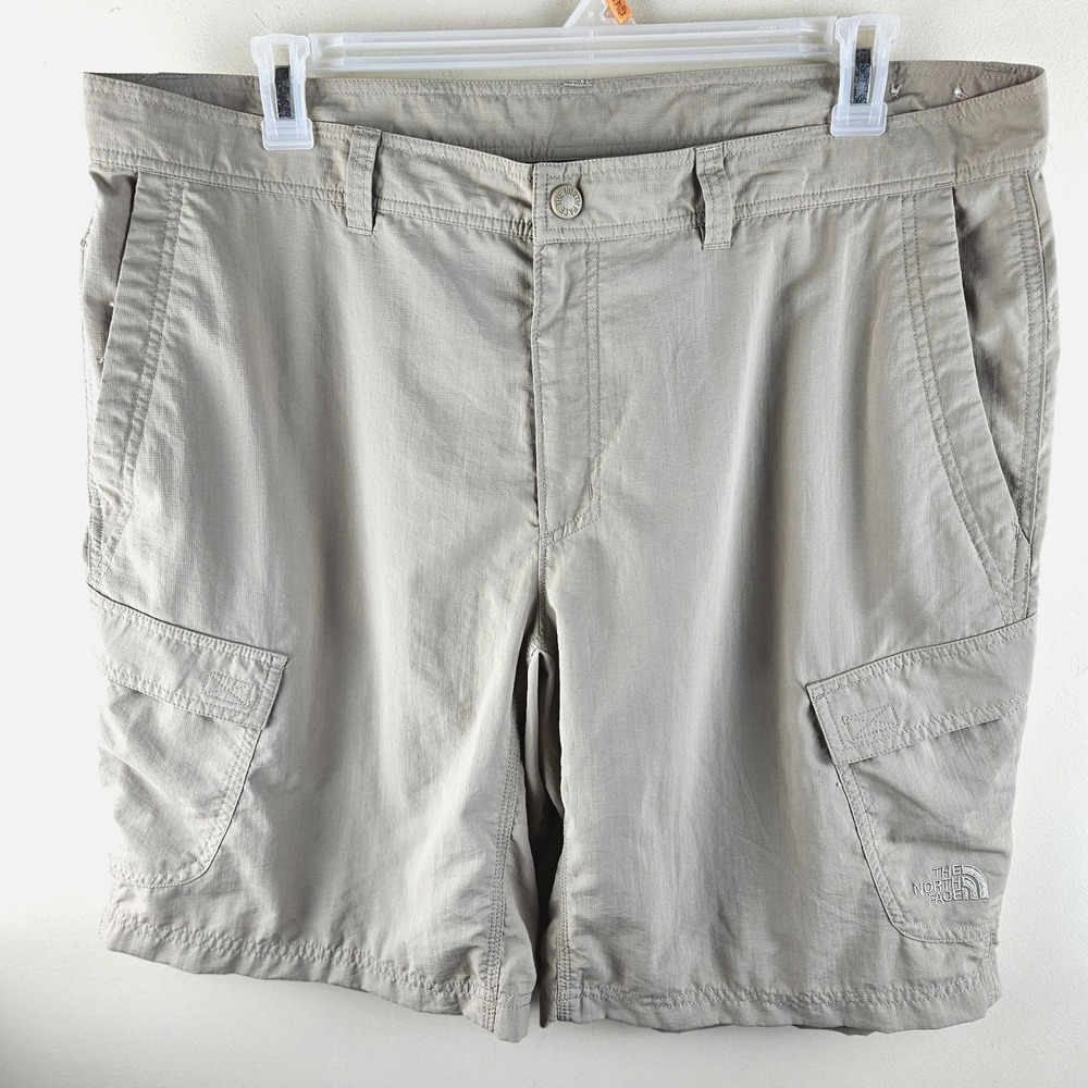 The North Face Cargo Shorts Mens Sz 40 Beige Khaki Hiking 100% Nylon Excellent